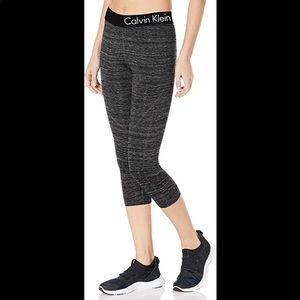 Calvin Klein • Performance Cropped Legging